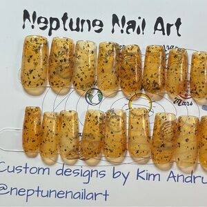 Handmade press on nails - “Horn-Rimmed”